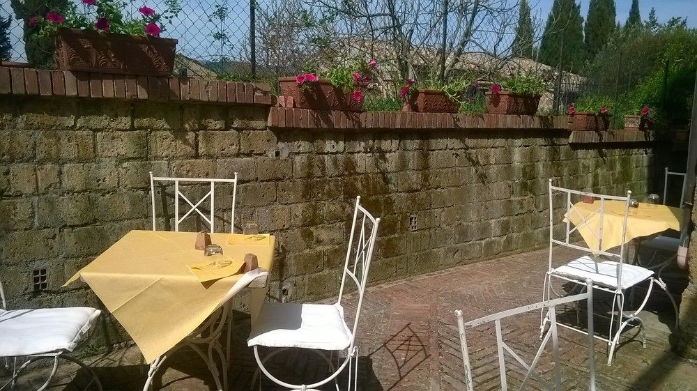 Locanda Della Taverna Etrusca Sovana Exterior photo